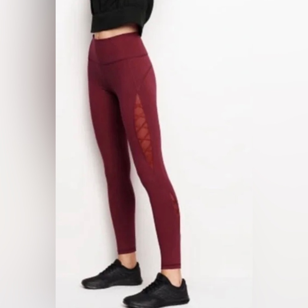 Victoria’s Secret Knockout Leggings size S